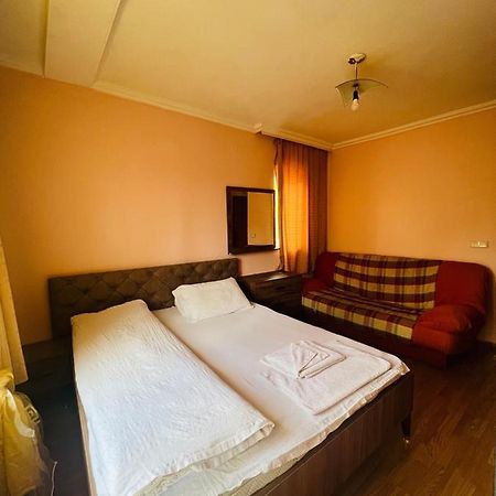 Guest House Velania Pristina Kültér fotó