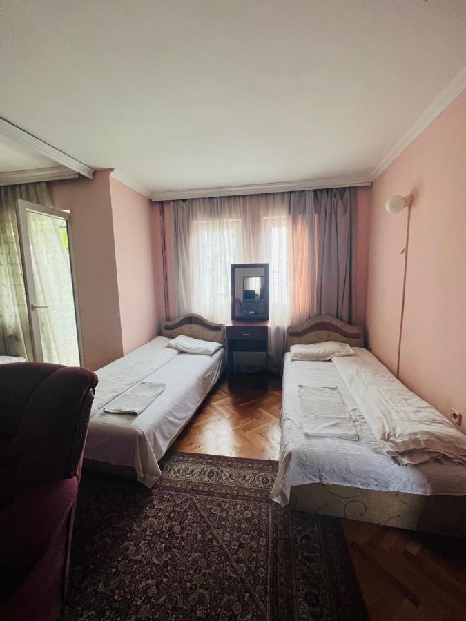 Guest House Velania Pristina Kültér fotó