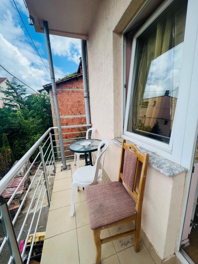 Guest House Velania Pristina Kültér fotó