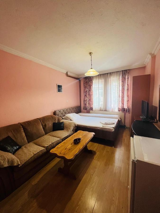 Guest House Velania Pristina Kültér fotó