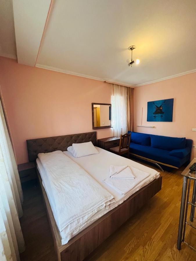 Guest House Velania Pristina Kültér fotó
