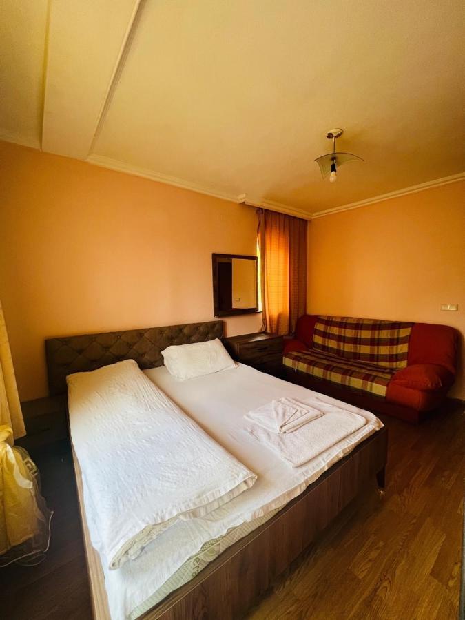 Guest House Velania Pristina Kültér fotó