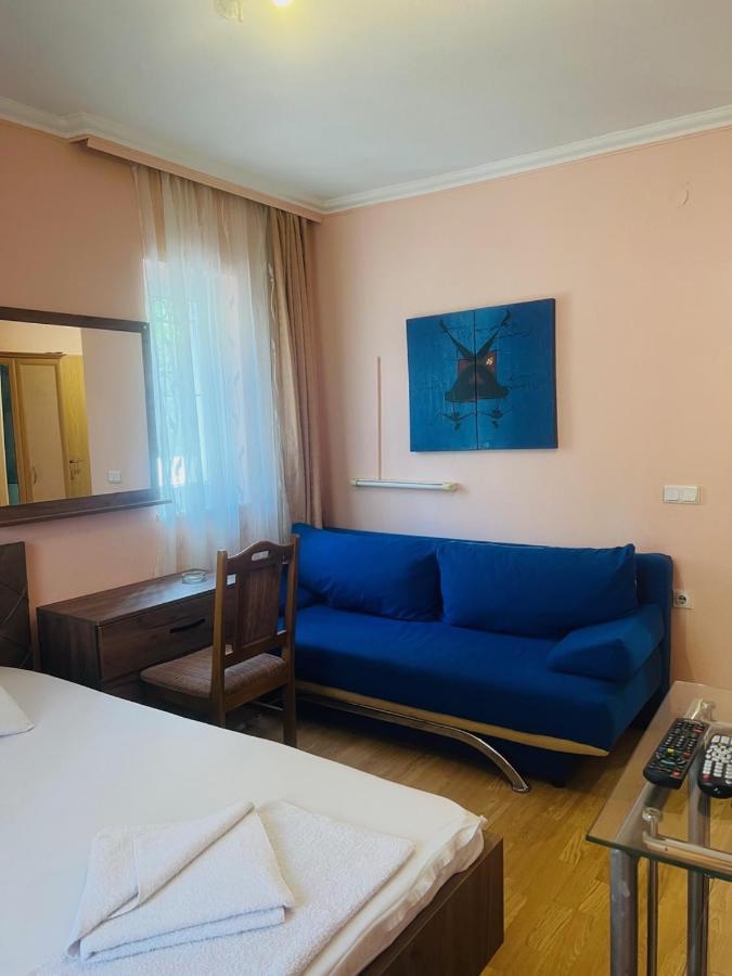 Guest House Velania Pristina Kültér fotó